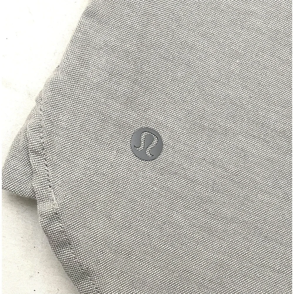 Lululemon On Time Short Sleeve Button Up Shirt Mens XS Gray Hidden Button Oxford
